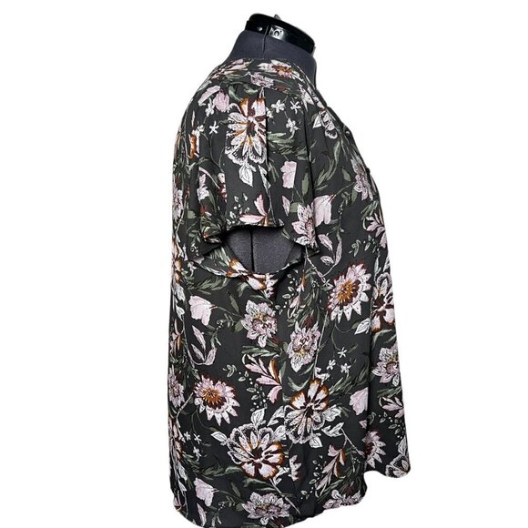 Maurices Gray Flutter Sleeve Button Front Blouse (Size 3X ) - Picture 2 of 5